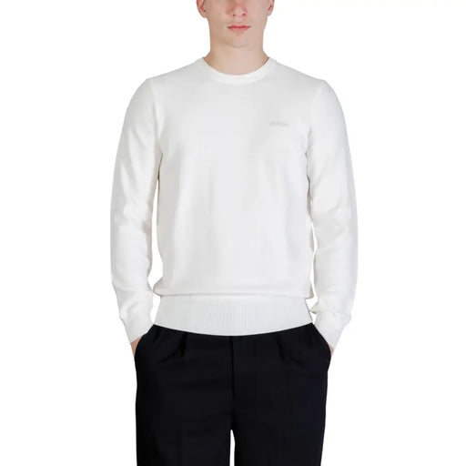 Guess men knitwear Karim beige round neck sweater in white crewneck with subtle ribbed cuffs and hem