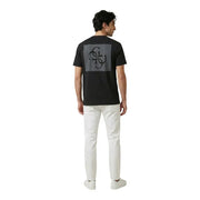 Back view of a black Guess men t-shirt featuring a gray rectangular patch with an interlocking monogram design