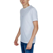 Guess Herren-Baumwollshirt mit Rundhalsausschnitt, weiß t-shirt mit dezentem, gesticktem Logo auf der linken Brust
