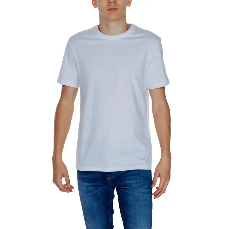 Guess Herren-Baumwollshirt mit Rundhalsausschnitt, weiß t-shirt mit dezentem, gesticktem Logo auf der Brust im Rundhalsausschnitt