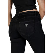 Rückseite Guess Schwarze Damen-Stretchjeans aus Baumwolle mit dezenter Waschung und dreieckigem Logo auf der Tasche