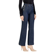 Guess Jean slim en denim de coton bleu foncé pour femme, taille haute et évasé, avec trois boutons argentés sur les côtés.