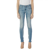 Schmal geschnittene, hellblaue Waschung Guess Damen-Jeans aus blauem Denim mit dezenter Waschung, hergestellt aus einem gewebten Baumwollmischgewebe