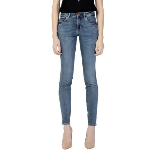 Guess women blue high waisted slim fit denim jeans with five pocket design and subtle fading from fall winter collection