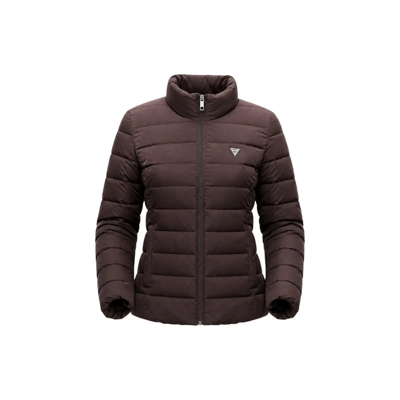 Guess Braune, gesteppte Damen-Rollkragenjacke aus Polyester mit hohem Kragen und dreieckigem Logo auf der linken Brust