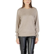 Woman wearing Guess Women Fall Winter beige round neck knit sweater and black leather pants