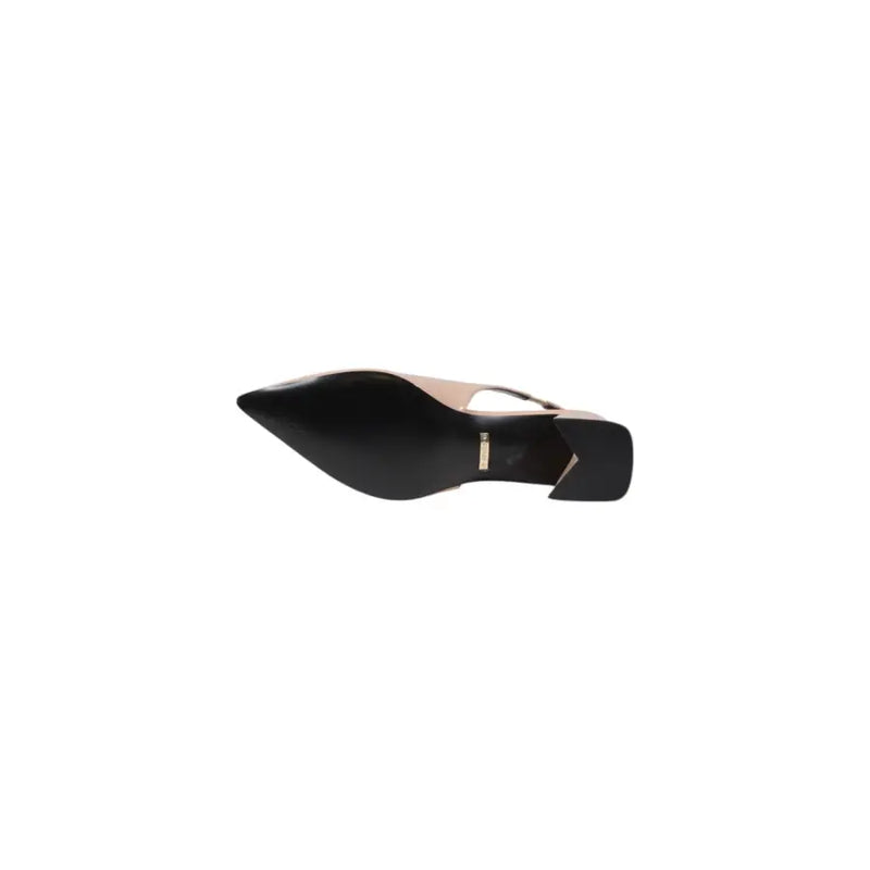 Guess women black pointed-toe pump with nude leather upper and block heel for stylish formal wear