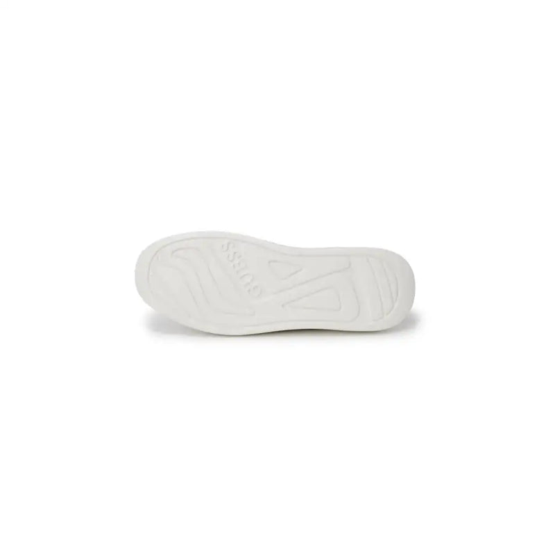 White rubber sole with embossed Guess branding on women sneakers with laces from fall winter collection