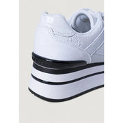 White guess women sneakers with laces featuring a glossy black heel strap and layered sole shown from the back side
