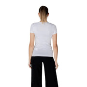 Guess women white cotton short sleeve t-shirt with a simple crew neckline and smooth form fitting fabric
