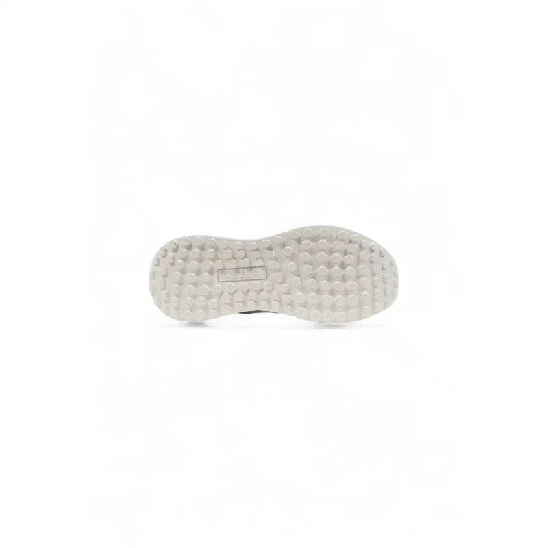 White rubber sole with circular tread and central label of guess women white platform sneakers fall winter
