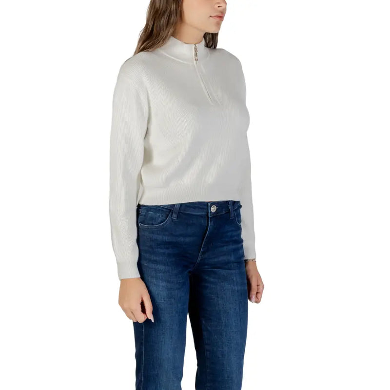 Guess Pull à col roulé demi-zip en maille côtelée blanc crème pour femme