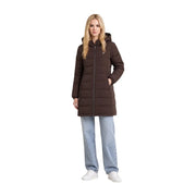 Guess Doudoune longue matelassée marron pour femme, en polyester, avec capuche zippée et logo sur la poitrine gauche (vue de face).