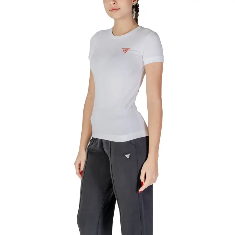 Guess Damen-Kurzarmshirt aus weißer Baumwolle mit Rundhalsausschnitt t-shirt mit einem kleinen roten dreieckigen Logo auf der Brust