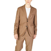 Un blazer en polyester couleur camel taillé par Hamaki-ho avec un design à simple boutonnage et deux boutons noirs
