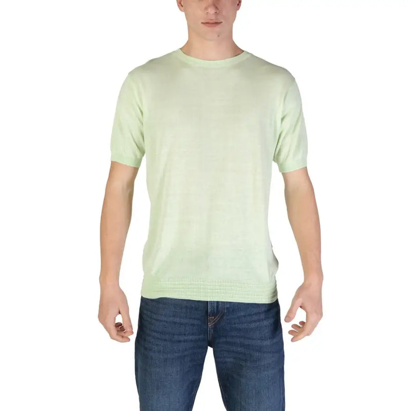 Hamaki-ho men’s green cotton t-shirt with light green short sleeves and a ribbed hem detail