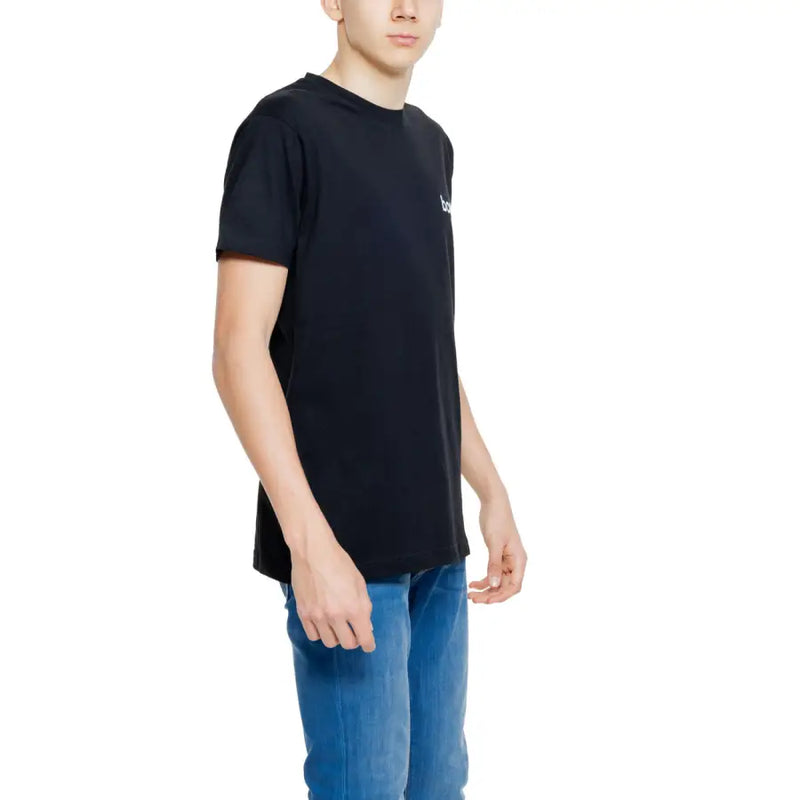 Hydra Clothing men’s black cotton short-sleeved t-shirt with crew neck and small white bomber logo on left chest