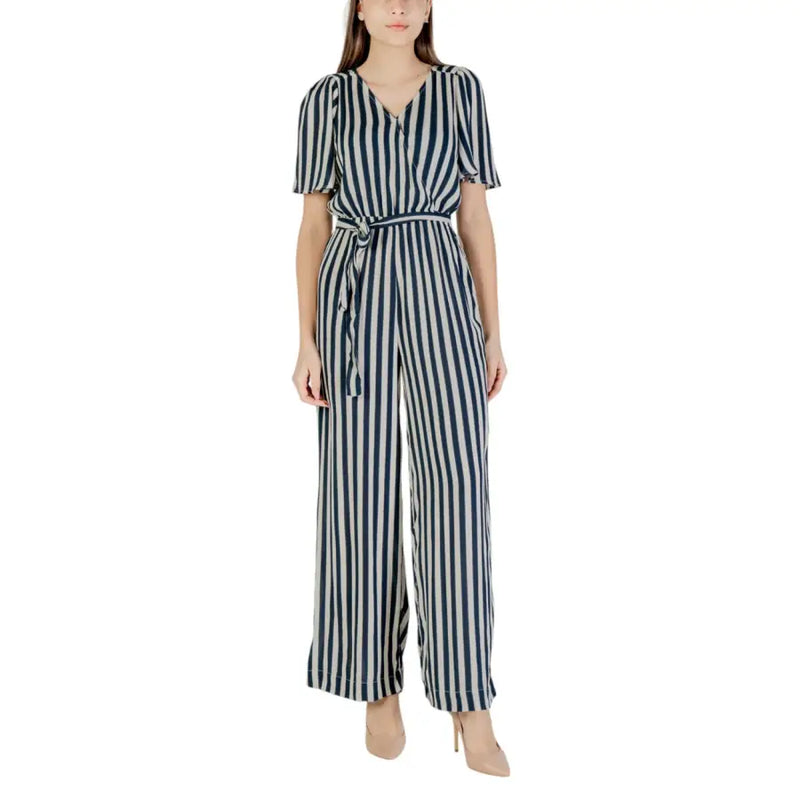 Ichi Damen-Jumpsuit aus Viskose mit beigefarbenem Leopardenmuster und kurzen Ärmeln, marineblau-weiße Streifen