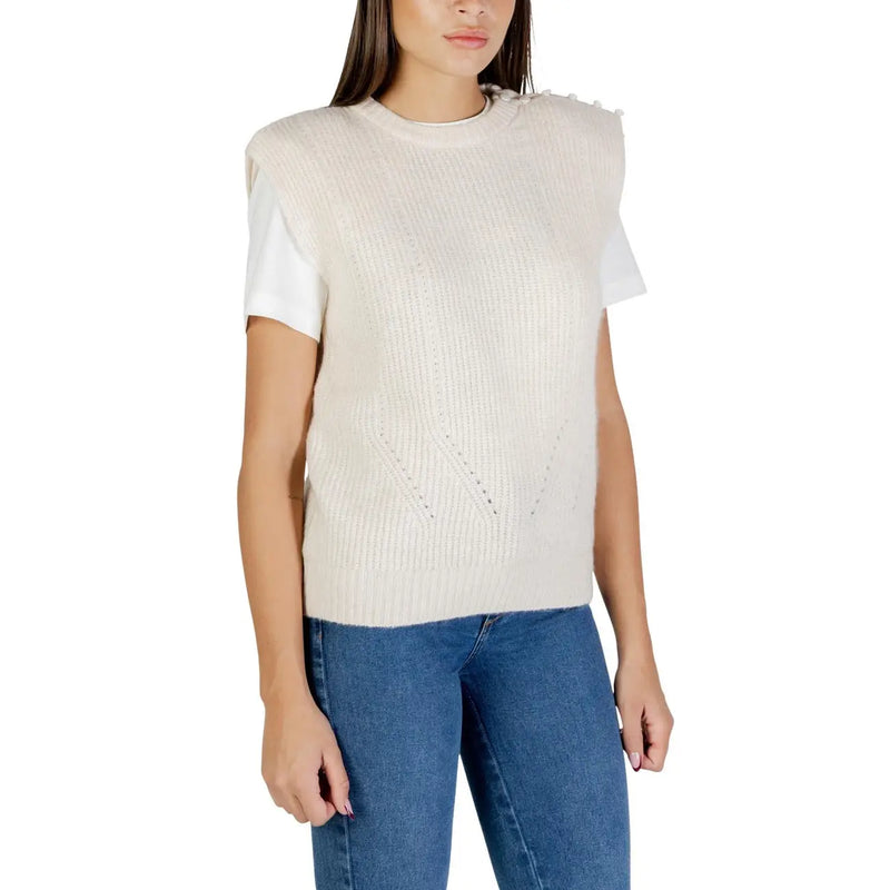 Ichi women beige sleeveless round neck gilet featuring cream-colored ribbed knit with short white sleeves and v-shaped pattern