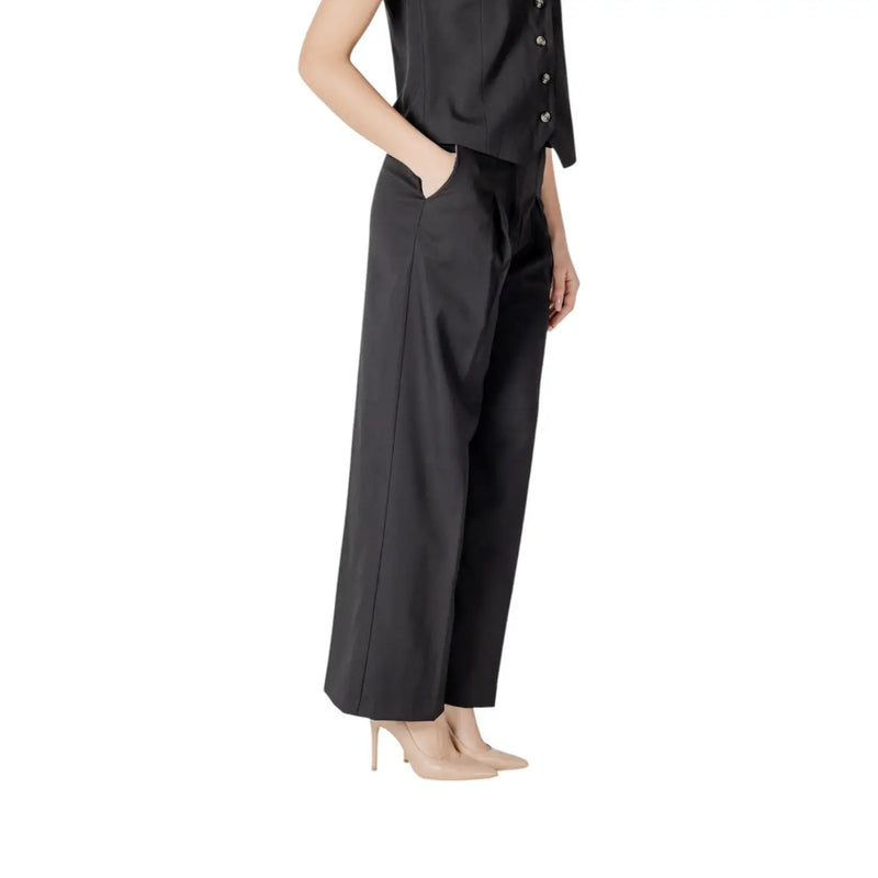 Ichi women black cotton wide-leg trousers with tailored fit and subtle pleats down the front with pockets size 20122497