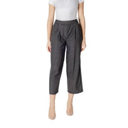 Ichi women black cotton high waisted cropped trousers with pleated front and relaxed fit for spring summer