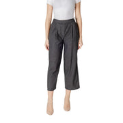 Ichi women black cotton high waisted cropped trousers with pleated front and relaxed fit for spring summer