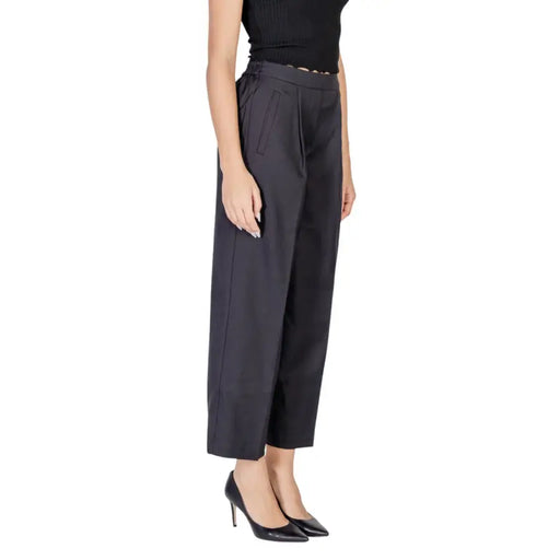Ichi women black polyester high waist wide-leg cropped trousers with subtle pleats for fall winter wear