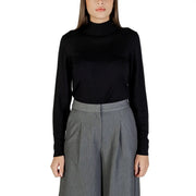 Schwarzer, langärmeliger Rollkragenpullover top für Damen aus Viskosemischung von Ichi perfekt für stylische Lagenlooks