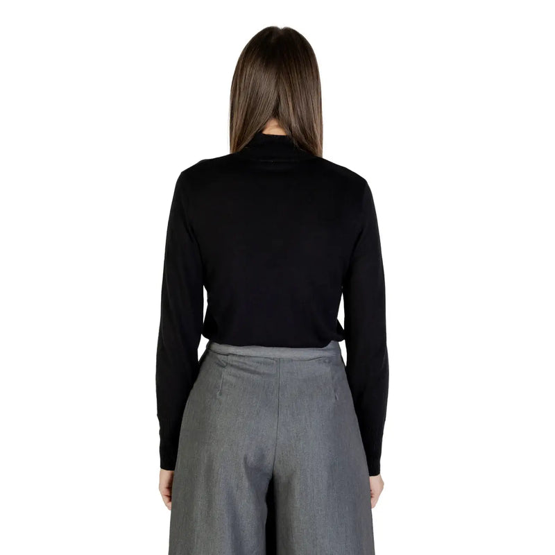 Schwarzer, langärmeliger Rollkragenpullover für Damen von Ichi hergestellt aus Viskosemischgewebe