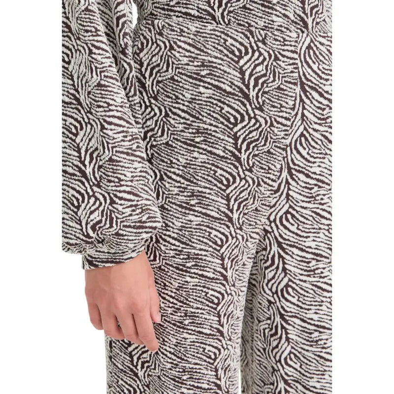 A cozy long-sleeved loungewear set in black and white textured fabric with abstract zebra-stripe pattern from ichi women