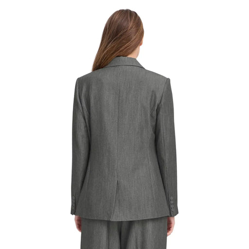 Ein taillierter grauer Polyesterblazer für Damen mit dezenter Struktur und formgebenden Schultern von Ichi
