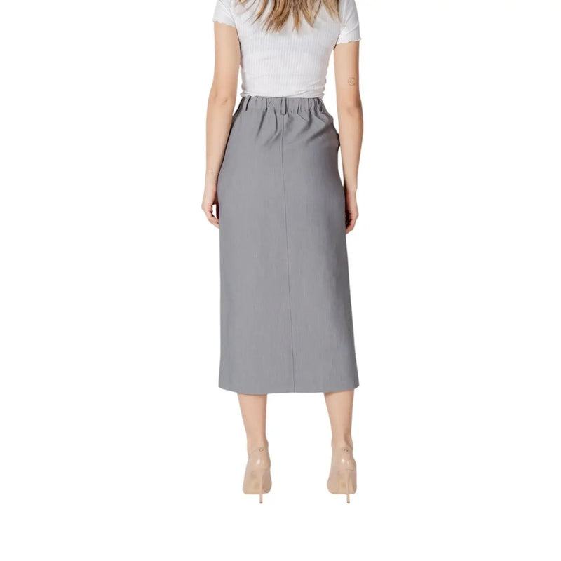 A sleek mid-gray ichi women spring summer midi skirt with high-waisted elastic waistband and pockets