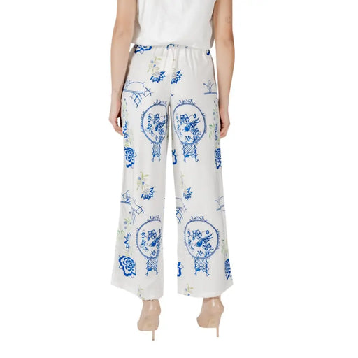 Ichi women’s white wide-leg trousers with blue and green porcelain-inspired circular pattern and lace details