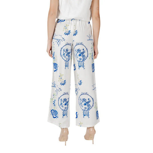 Ichi women’s white wide-leg trousers with blue and green porcelain-inspired circular pattern and lace details