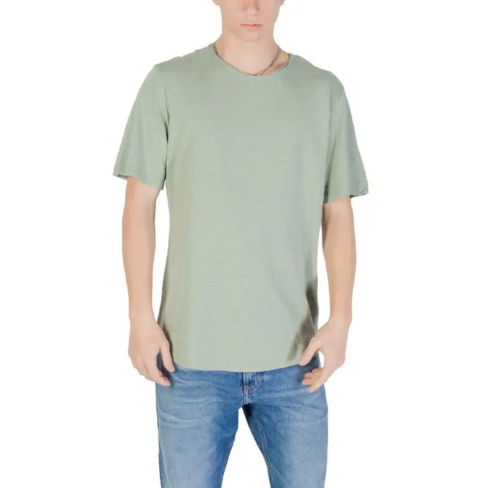 Light green crew neck T-shirt from Jack & Jones Grey Round Neck Men’s collection