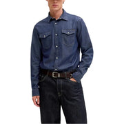 Chemise en denim bleu foncé à manches longues, poches poitrine boutonnées et col classique, signée Jack Jones pour homme