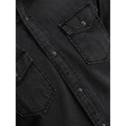 Schwarzes Jeanshemd von Jack & Jones mit geknöpften Brusttaschen und Knopfleiste für Herren