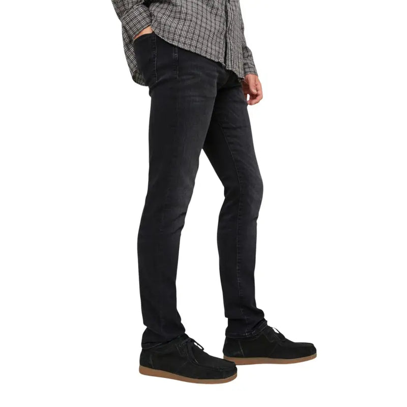 Schwarze Slim-Fit-Jeans von Jack & Jones für Herren mit dezenter Waschung und klassischem Fünf-Taschen-Design für Herbst und Winter