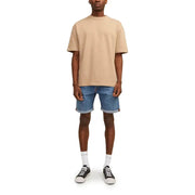 Beige oversized crewneck t-shirt paired with Jack & Jones men’s blue denim shorts with pockets and rolled cuffs