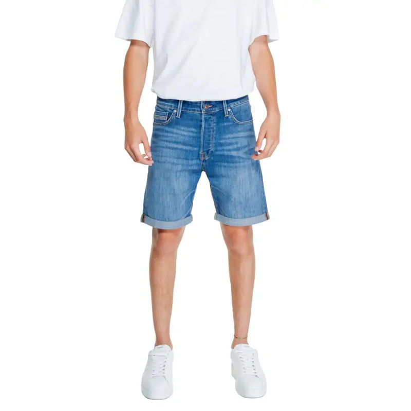 Jack & Jones men’s blue denim shorts with rolled cuffs and classic five-pocket design for casual wear