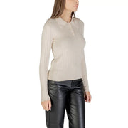Women’s beige long-sleeved ribbed polo shirt from Jacqueline De Yong displayed in the product image