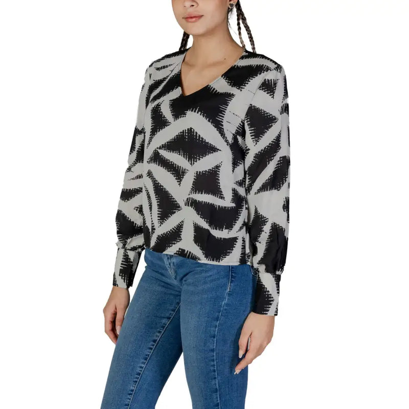 Jacqueline de yong black and gray abstract geometric polyester blouse with long sleeves and v neck