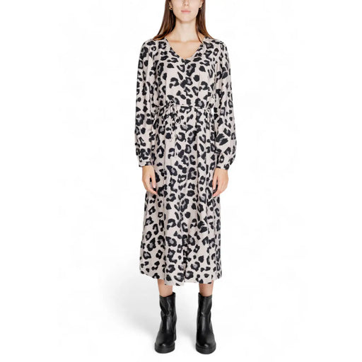 Jacqueline De Yong grey leopard long sleeve V-neck midi dress