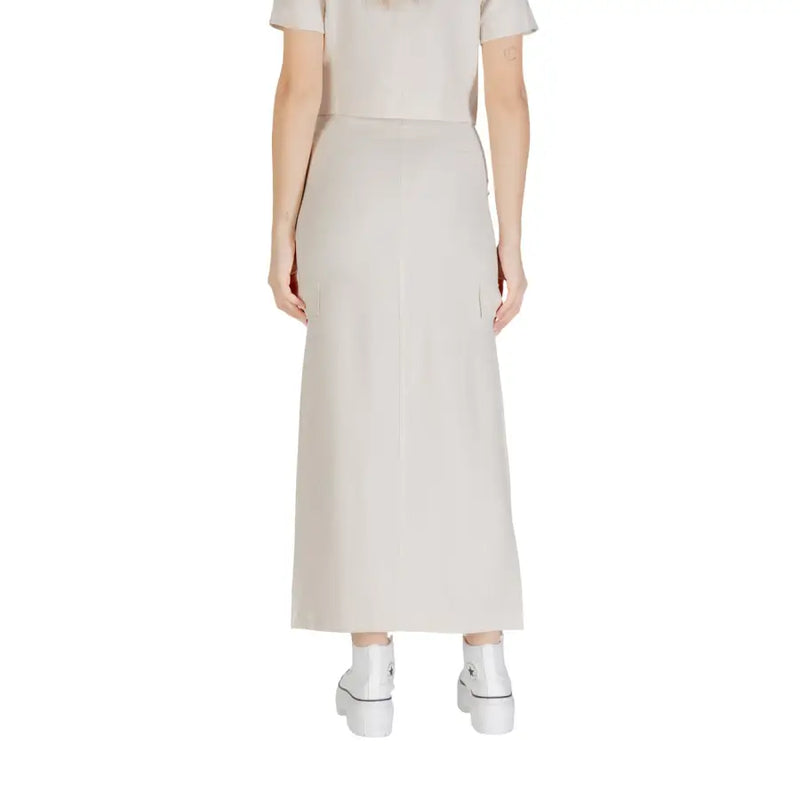 Beige high-waisted midi viscose skirt with side pockets and straight cut by Jacqueline de Yong for women