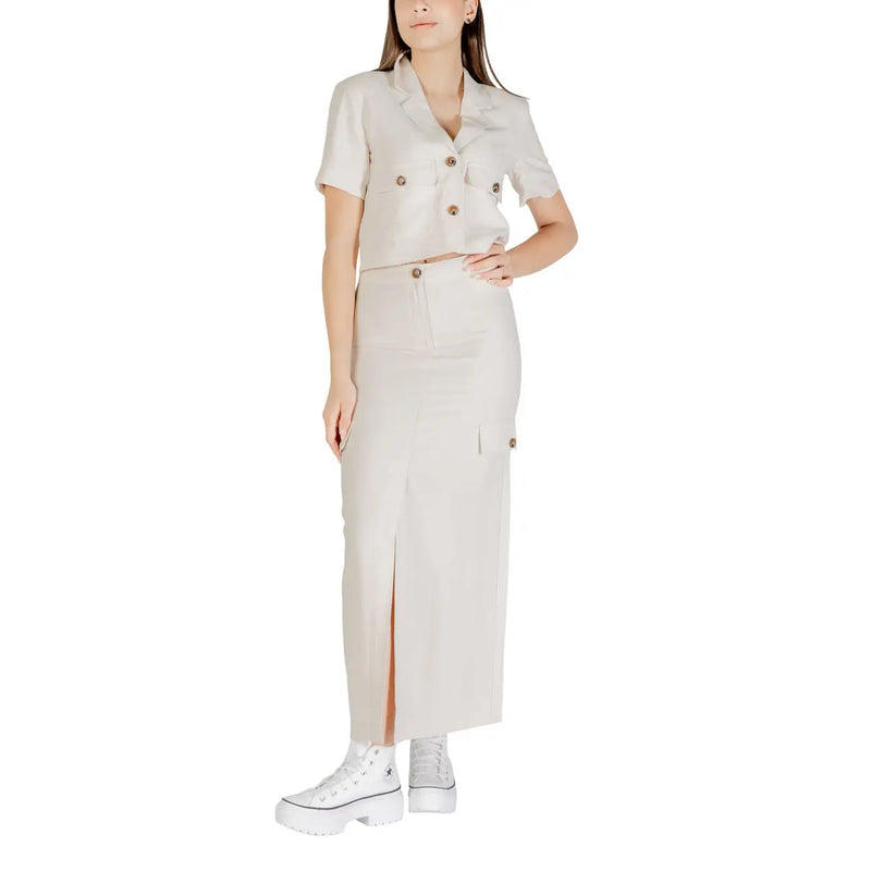 A beige double-breasted short-sleeved shirt with buttoned pockets paired with a jacqueline de yong grey viscose midi skirt with side slits