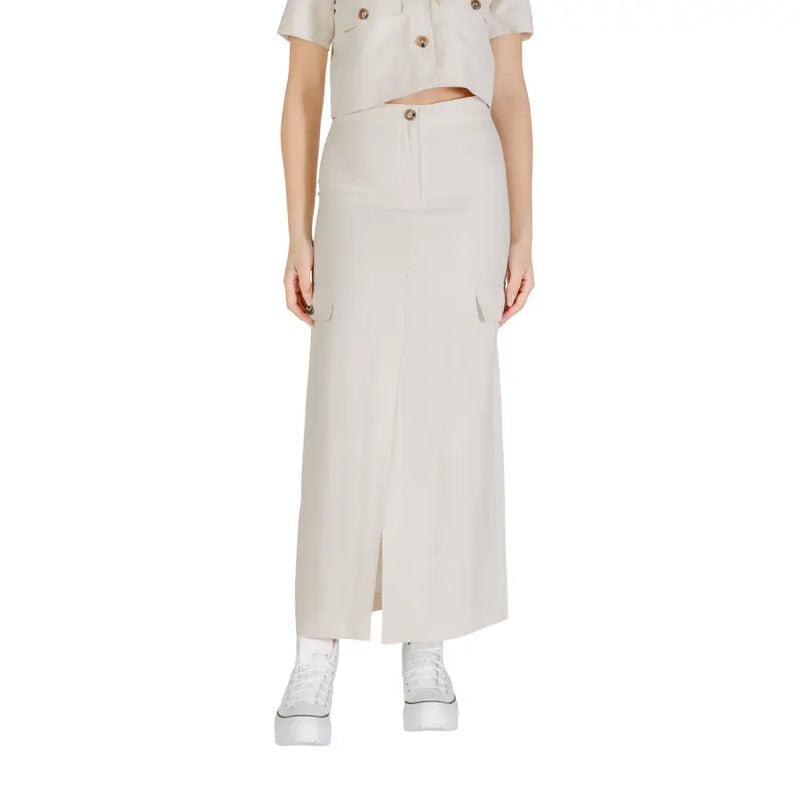 Beige high-waisted midi skirt with side pockets and front slit in viscose by jacqueline de yong for women