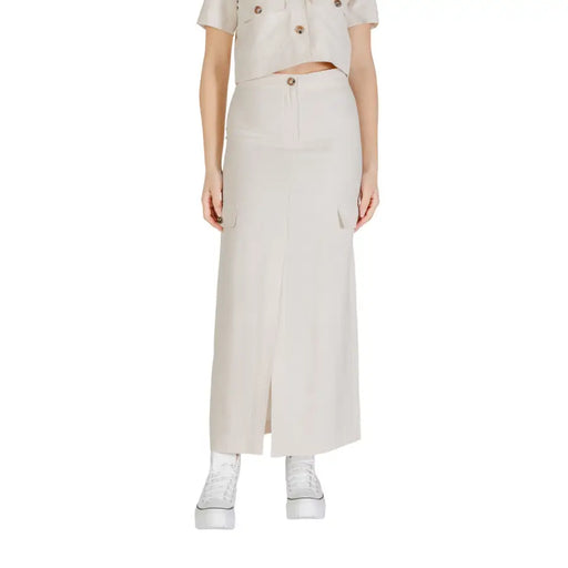 Beige high-waisted midi skirt with side pockets and front slit in viscose by jacqueline de yong for women