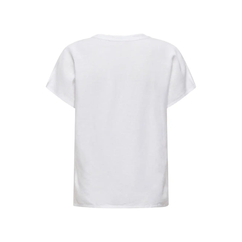 White cotton t-shirt with simple crew neck and short sleeves paired with jacqueline de yong white linen viscose blouse