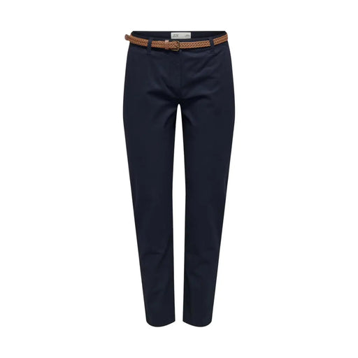 Marineblaue, gerade geschnittene Baumwoll-Chinos mit einem gewebten, hellbraunen Gürtel aus der Damenkollektion von Jacqueline de Yong.
