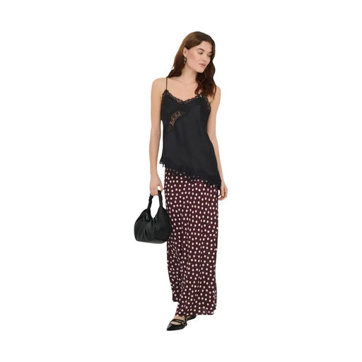 Schwarze Mini-Ledertasche mit strukturiertem Henkel und weich fallender Silhouette, kombiniert mit einem Tanktop von Jacqueline de Yong. top Asymmetrische Spitze, schwarz, Polyester